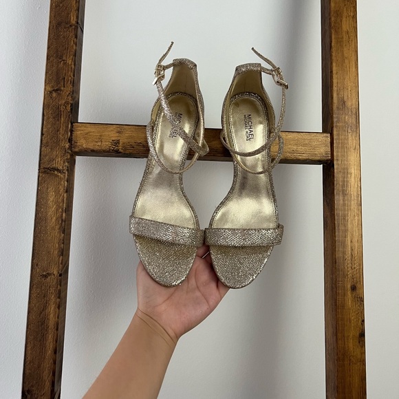 Only worn once for a occasion, 7 1/2, open toe heels - Picture 2 of 5